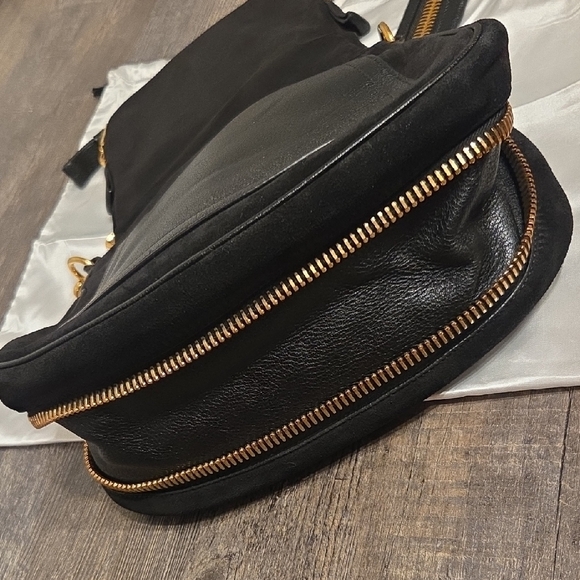 Tom Ford Suede Jennifer Expandable Black Gold Leather Crossbody Bag - Picture 9 of 17
